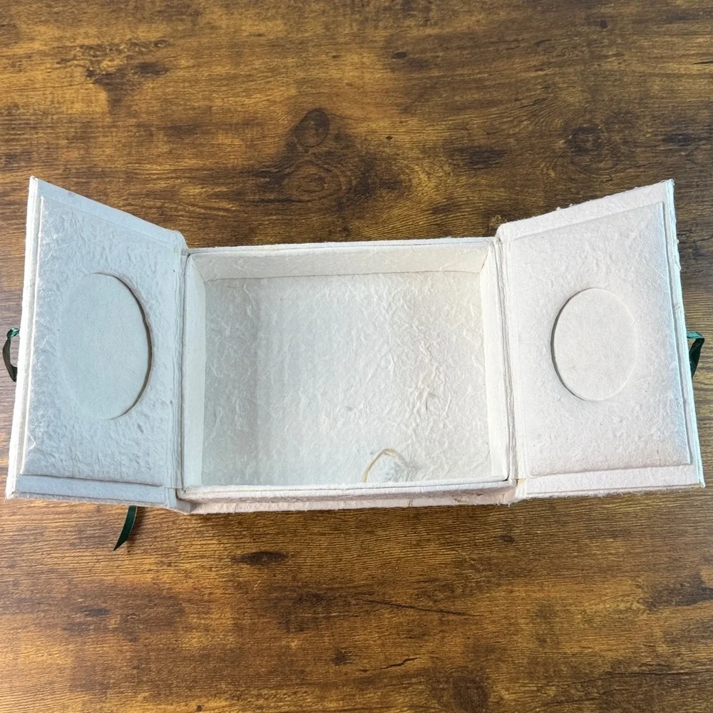 Elegant Cream Gift Picture Box with Green Ribbon - Trinket